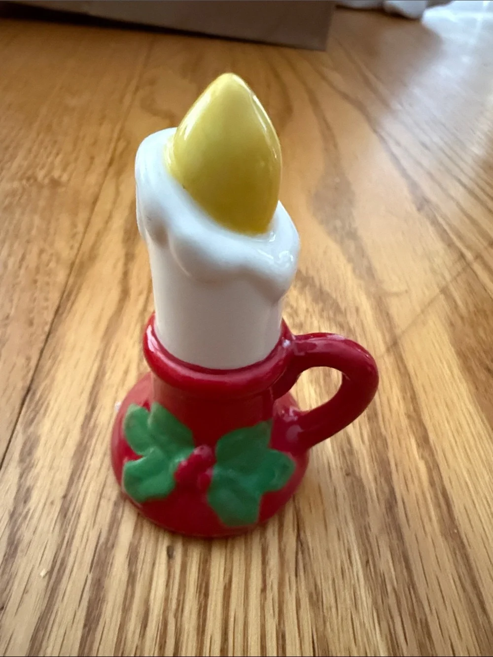 Cracker Barrel Red and White Candle Shaker Set with Yellow Flames